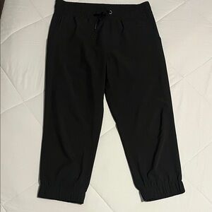 Women’s Kyodan Black Cropped Pants  size M